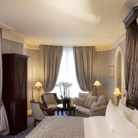 Hotel Le Dokhan's Arc De Triomphe, A Tribute Portfolio