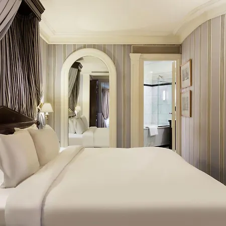 Hotel Le Dokhan's Arc De Triomphe, A Tribute Portfolio