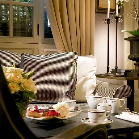 Le Dokhan's Arc De Triomphe, A Tribute Portfolio