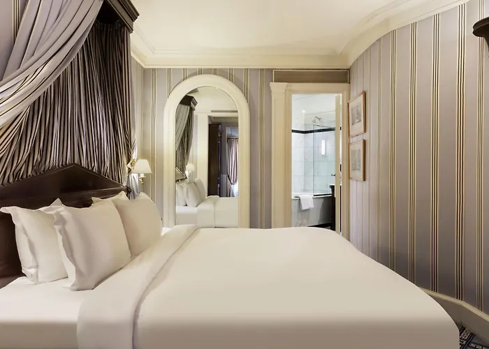 Hotel Le Dokhan's Arc De Triomphe, A Tribute Portfolio