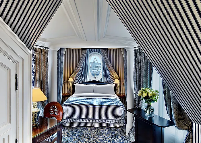 Le Dokhan's Arc De Triomphe, A Tribute Portfolio 4*