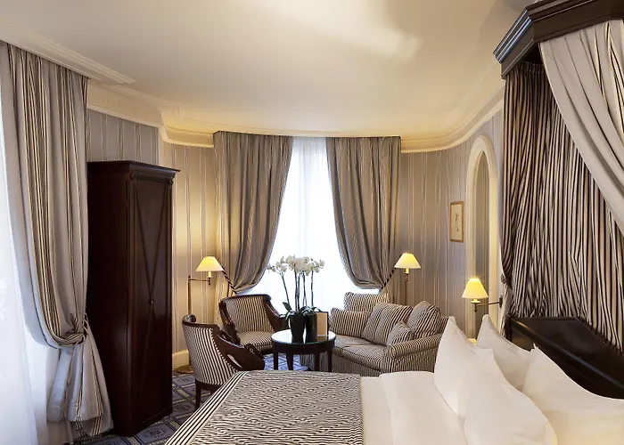 Le Dokhan's Arc De Triomphe, A Tribute Portfolio 4*