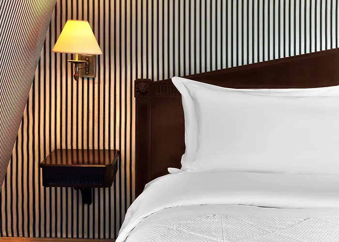 Le Dokhan's Arc De Triomphe, A Tribute Portfolio