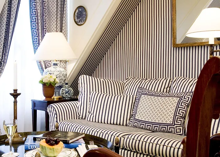 Le Dokhan's Arc De Triomphe, A Tribute Portfolio