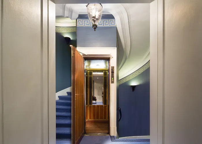 Hotel Le Dokhan's Arc De Triomphe, A Tribute Portfolio