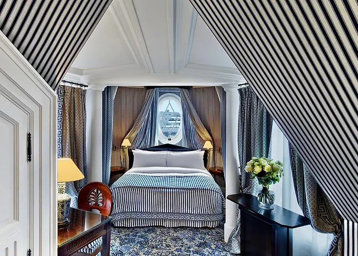 Le Dokhan's Arc De Triomphe, A Tribute Portfolio